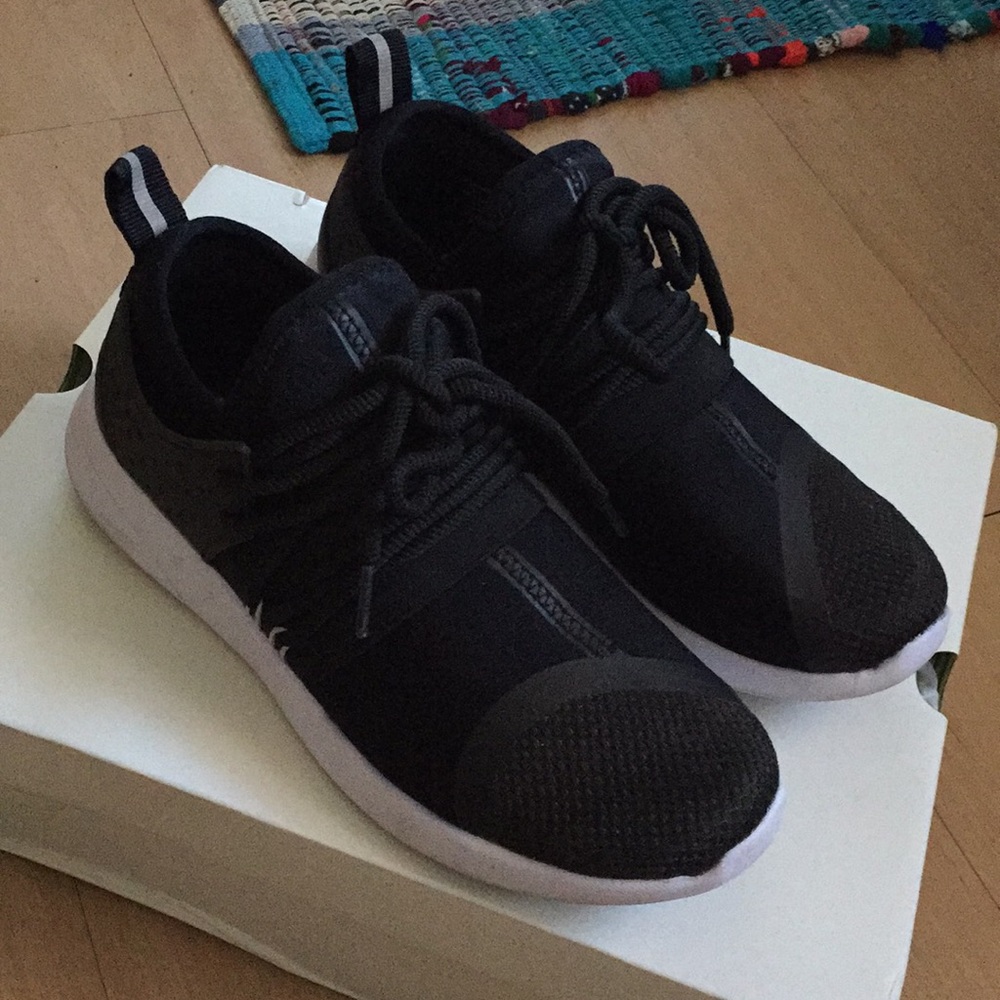 Fabletics Sneakers, like new!